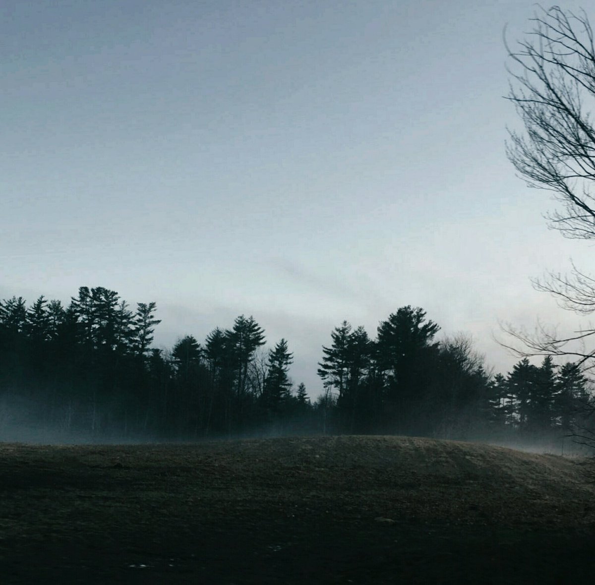 Wander_photos's tweet photo. Stephan King's stories always take place in Maine for a reason, spooky! (Submitted by @SarPeanutButter) https://t.co/qfoBKSoFMc