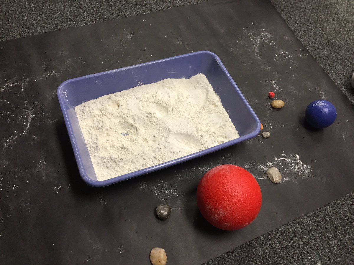 Kmegan_gapinski's tweet photo. 🤔🔎diff objects 2make craters on 'moon'- led to👏🏼 convo related2wt/ht/speed/force"You gotta do it higher-it gets more speed" #kinderphysics 😀 https://t.co/IMFcC6tlGw