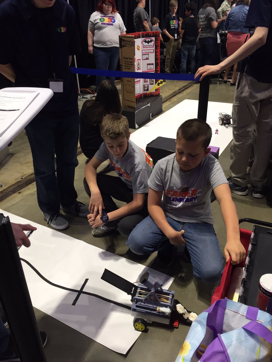 Fordfab5's tweet photo. @FarmerSTEM Thank you to The Goodman's for all of their guidance in helping us create "The Sprinkler" Robotics rocks #STLP17 https://t.co/zZCU46OlHR