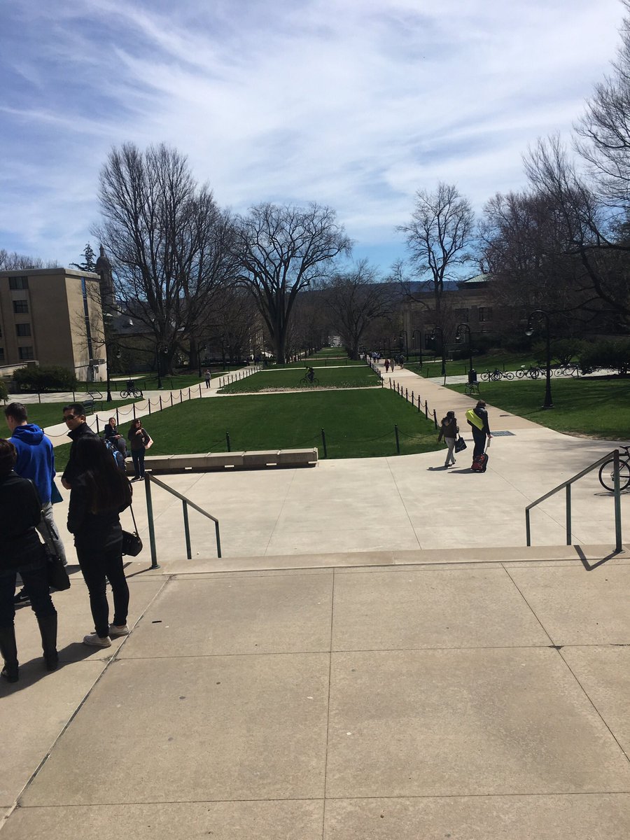 rosaaalevine's tweet photo. ¡Fue a la universidad de Penn State! Estoy MUY emocionada asistir aquí pero un poco nerviosa😀😬 https://t.co/HN8NvTHIDQ