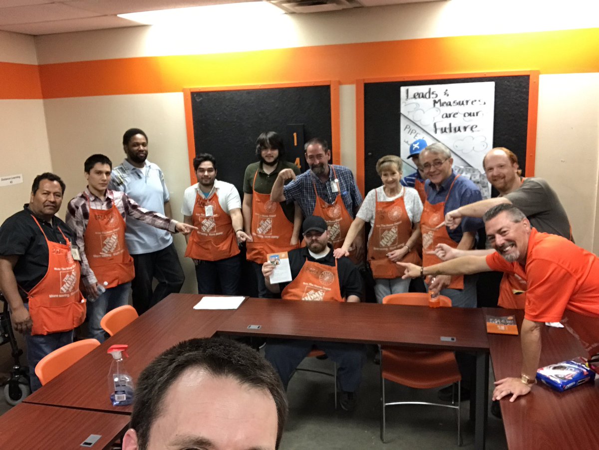 JohnMcCoy84's tweet photo. Same Page Late Night! Recognizing David for his outstanding teamwork! #BDDSW https://t.co/sOjqwH2OlP