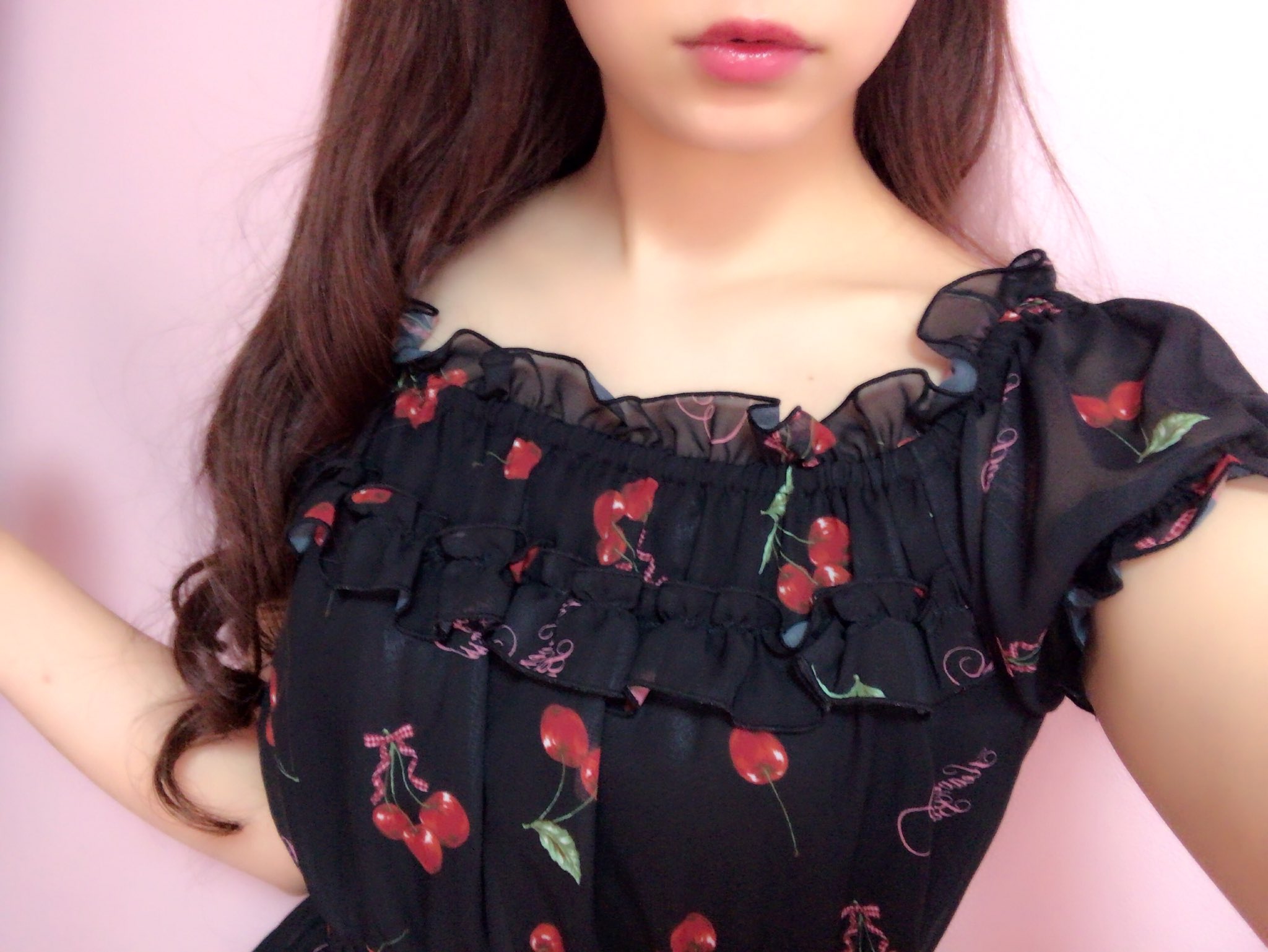 青木美沙子 Aoki Misako アンクルージュさんのカチューシャとワンピース 展示会で注文してたのがきたー 大人な雰囲気の黒にしました チェリー柄カワイイ