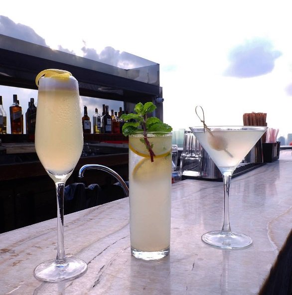 Cloud_JKT's tweet photo. It's time for Happy Hour Drink Specials with Free Tuna Tataki
Every day 4-8pm
#Pay1for2 | 150knet
By Bacardi Martini
#Pay3for4 Albens Cider https://t.co/rRsTwQ7kOb