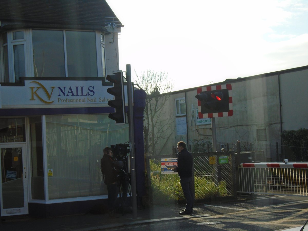 Easyletsussex's tweet photo. outside our office at West Worthing station, tv crew? I wonder what's happening? #easylet #justbeingnosy https://t.co/QWjRiyR73E