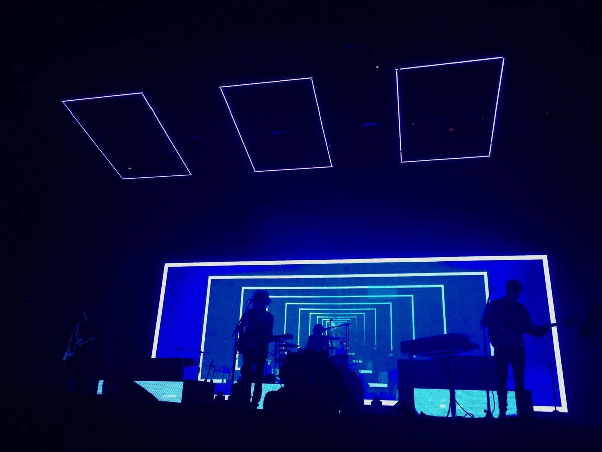 bubblebtler's tweet photo. @mmilive @PanicAtTheDisco i miss @mmilive #ThrowbackThursday #InTheMix @the1975 https://t.co/ONkYCrM0Ms