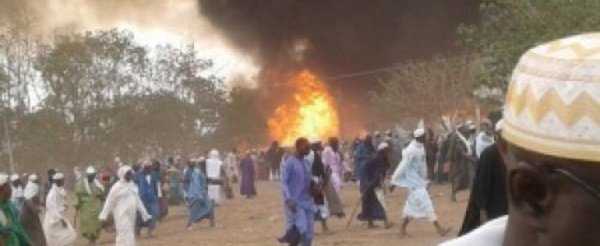 Ladepechedujour's tweet photo. Incendie au Daaka : une vingtaine de morts et une controverse autour de l’origine https://t.co/TJ3SvbB4ZP https://t.co/JRw29098dl