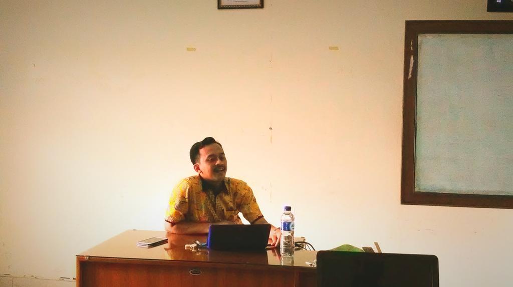 [LIVE]
Kelas penelitian kali ini dihadiri oleh pembicara dosen muda UMY. 

#dedikasitanpahenti
#komapumy
#komapsuper