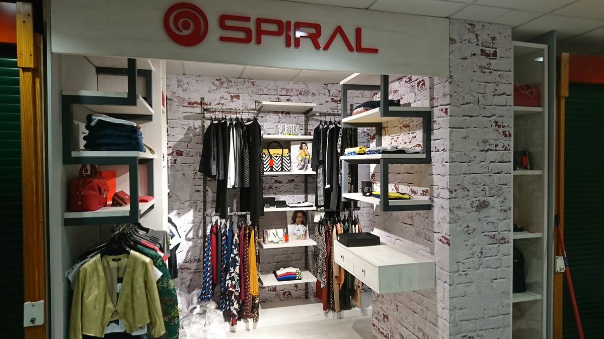 ModaenSpiral's tweet photo. Hoy por fin volvemos a abrir las puertas #MercadodeAPedra #Vigo #Galifornia #ModaenSpiral https://t.co/cTHh96mNe4