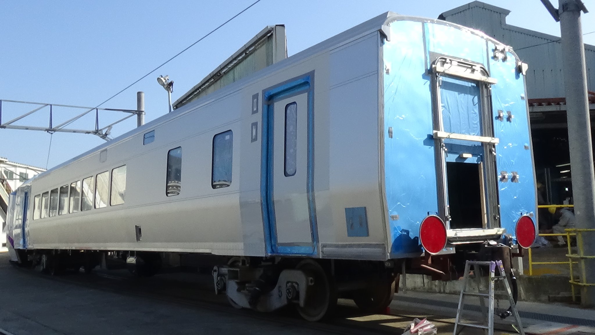 初東京観光ちゃんねる Jr北海道キハ261系気動車 構体 川重兵庫工場北工場北門にいたよ ー ノ 新潟トランシスまで甲種輸送されて艤装するのでしょうね 俯瞰で見ると その5 8 17 4 13 T Co Qnaczuvc7g Twitter