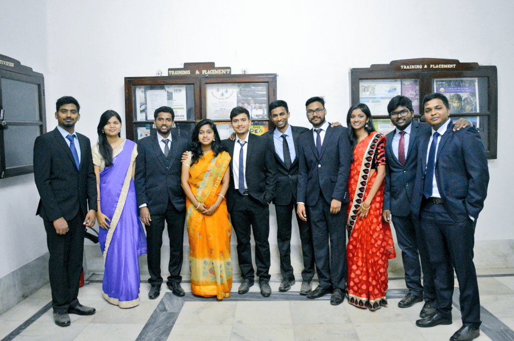 jaganmurali2's tweet photo. #batchphotography #memoriesforlife #cserocks https://t.co/jtHWvsRq2R