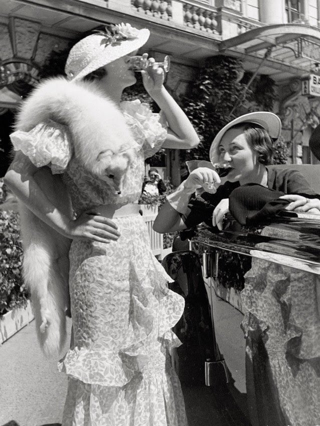 Here's how to celebrate glorious spring weather #fizz #champagne #1920s #flappers