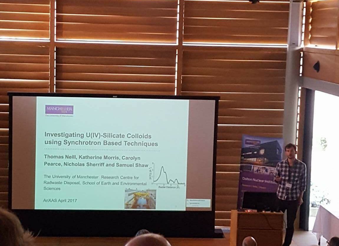 AnXAS2017's tweet photo. @UoMSEES PhD student Thomas Neill presenting his work on U(IV) silicate colloids #AnXAS2017 https://t.co/kbz115QVqq