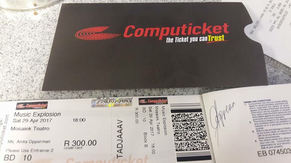 NonhlanhlaMKz's tweet photo. For the love of soul music 💃💃💃 @yourkeegan @leroygopal @terrikox @Khithaiza @LoyisoGijana #MusicExplosion2017 https://t.co/qld5FCmP2q
