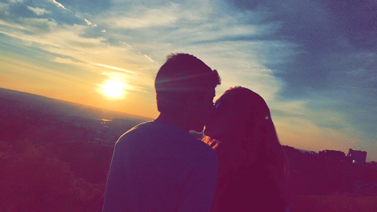 Betwo_'s tweet photo. #DiaInternacionalDelBeso 😙 Por muchos más @MikeldelOlmo te quiero 💙 https://t.co/OMLLzgh4Xe