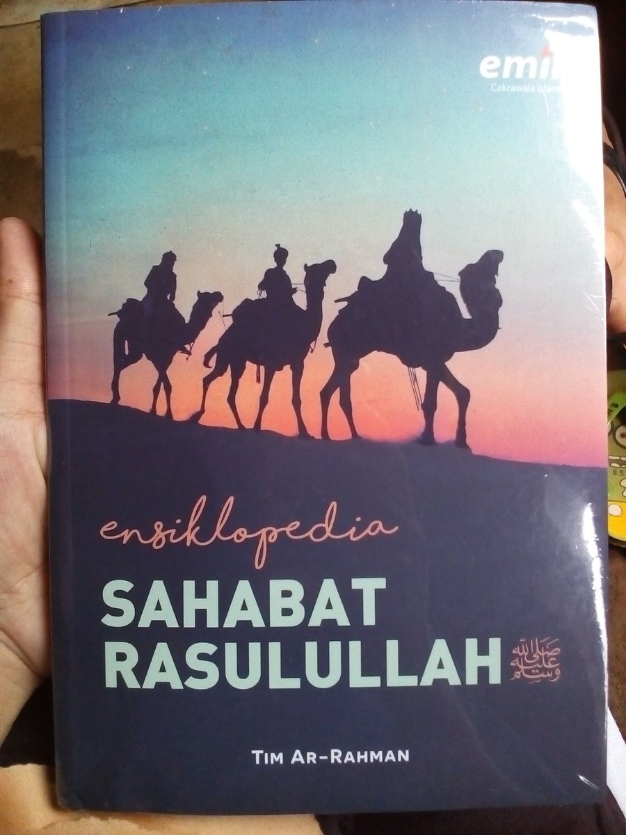 twomoon_grace's tweet photo. Terimakasih paketan hadiahnya sudah mendarat dengan selamat kak 😍 @emirbooks  sukaaaa banget 😊😊
Semoga makin sukses ke depannya 💪💪 https://t.co/V3KZqHWrX3