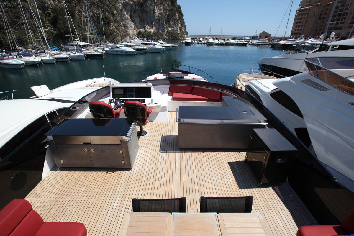 Discover the #Amazing motor #yacht #Blacklegend at #ECPY Riviera Rendez-vous. #Nice 18-20 April. Must see !