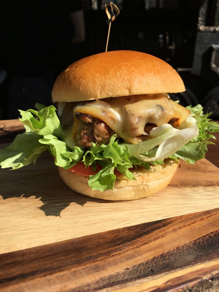 One thing's for sure - you won't go hungry at #PrimroseHill market. One of these #burgers by <a href="/smokingsuk/">SmoKings Barbecue</a> will set you up for the day! #food