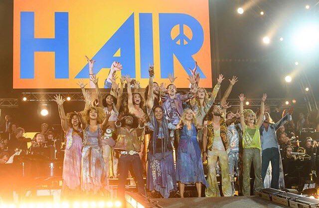 Throwback Thursday! Dit keer naar de Musical Sing-A-Long waar de castleden in augustus een knallend optreden gaven! #HAIRdeMusicalNL
