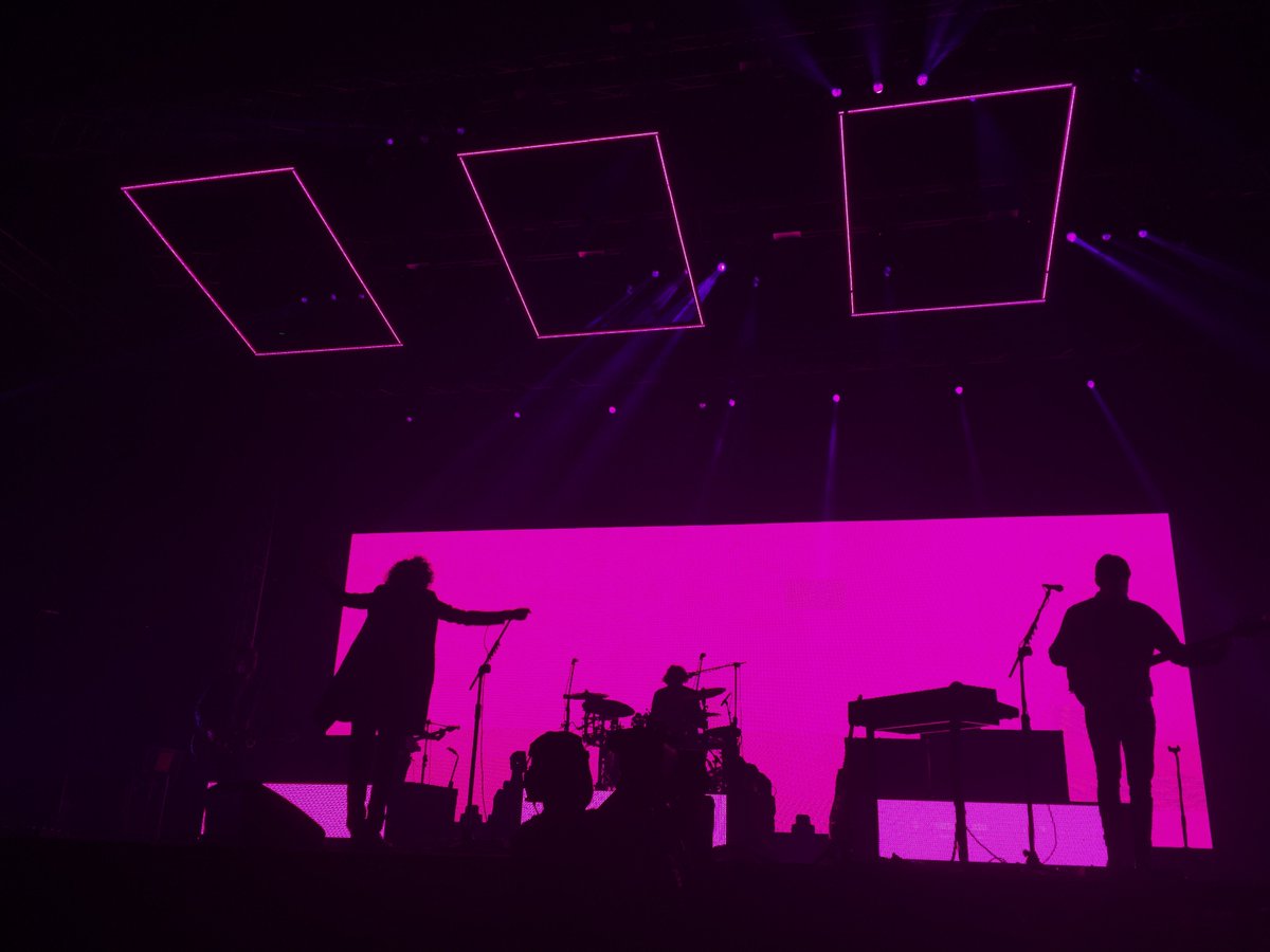 bubblebtler's tweet photo. @mmilive @PanicAtTheDisco i miss @mmilive #ThrowbackThursday #InTheMix @the1975 https://t.co/ONkYCrM0Ms