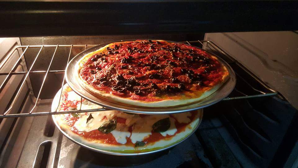 Millymaimoon's tweet photo. @GordonRamsay rate my Home Made Pizza https://t.co/qFffGgPAOg