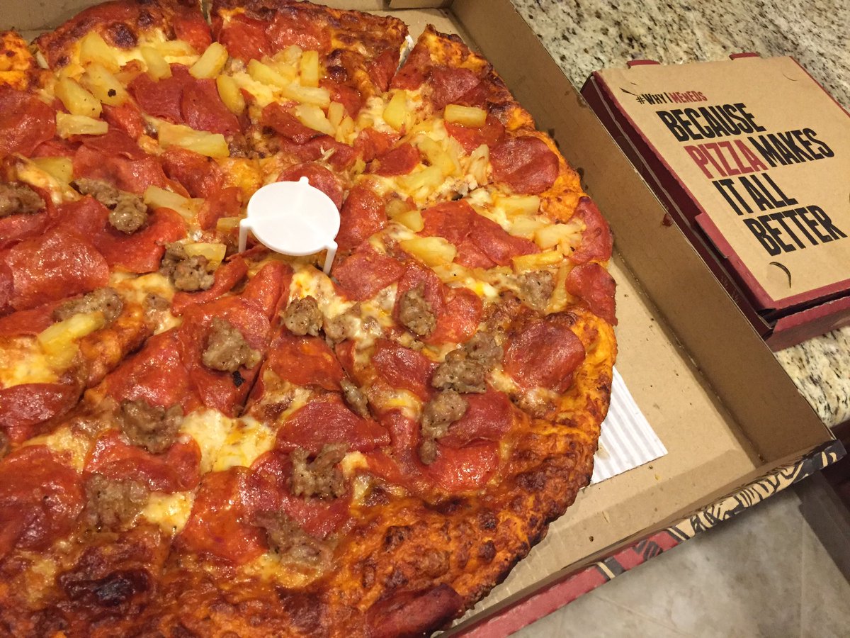 RISEWITHDRH's tweet photo. Mmmmmmm๐ @menedspizzeria https://t.co/sfhQ05D1Db