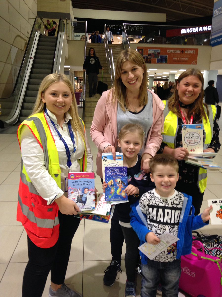 Handing out free <a href="/Quick_Reads/">Quick Reads</a> and children's books this morning to airport passengers #LJLALoves2Read <a href="/thereaderorg/">The Reader</a> <a href="/readingagency/">The Reading Agency</a>
