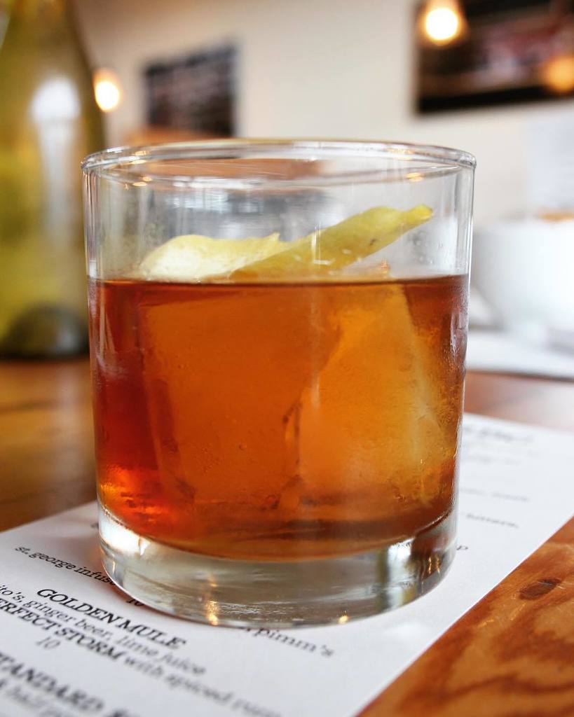 SunsetBrewCo's tweet image. We've made it over the hump and now we're just counting down the days until the weekend. Who's with us? 🥃🙋