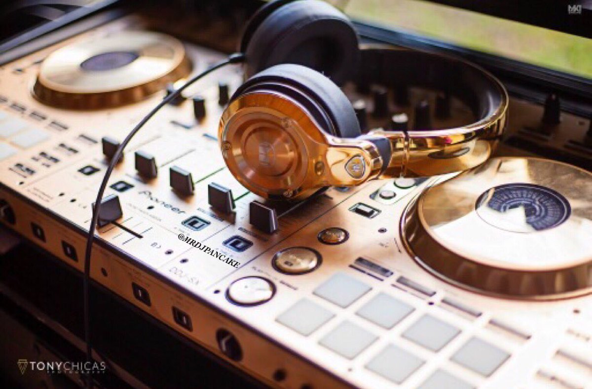 MRDJPANCAKE's tweet photo. #djgear #monster24k #pioneerdj #24kmagic #allgoldeverything #houstondj #htown #houston #htowndj #djpancake #mrdjpancake #photographylife https://t.co/1ivsICxPM8