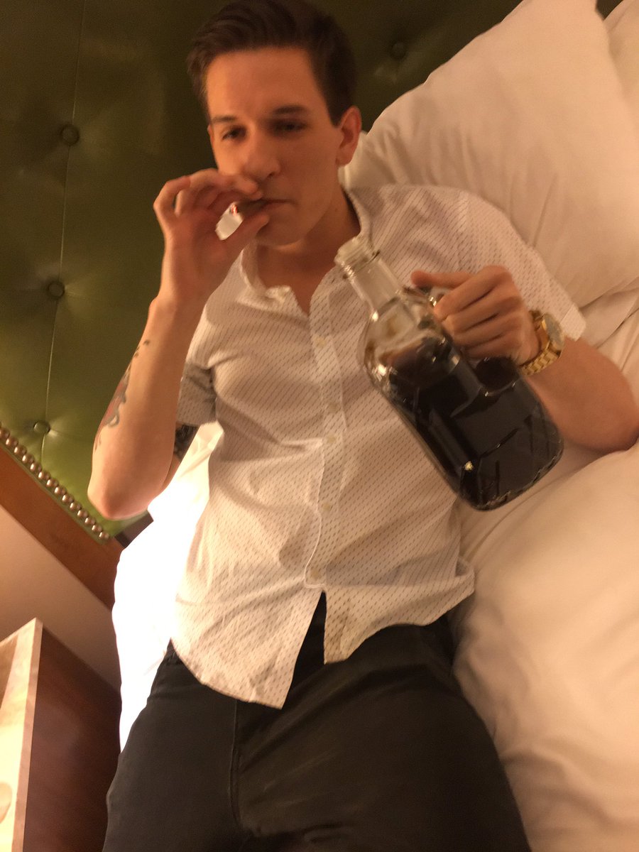 fifty bucks to me and a blowjob later on tweet media