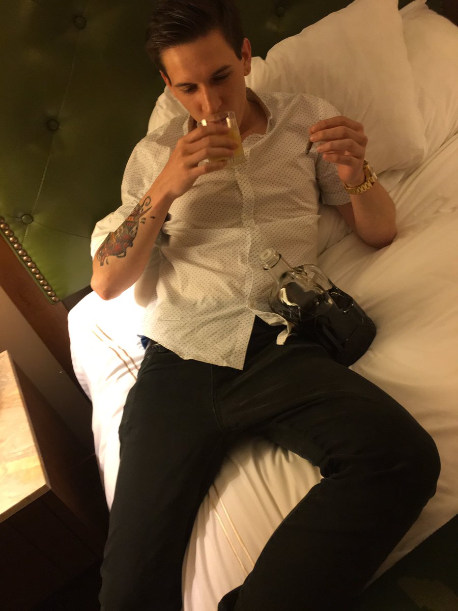 fifty bucks to me and a blowjob later on tweet media