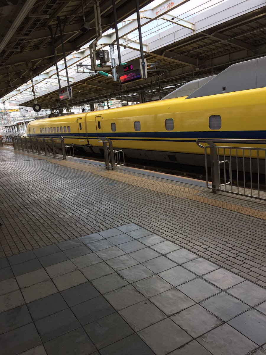 tsuypnext's tweet photo. #新大阪 #まさかの #ドクターイエロー #新幹線 #doctoryellow https://t.co/Ac0V4a9Ztp