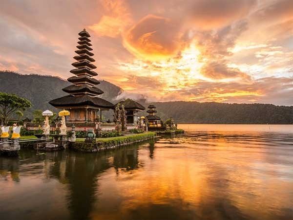 KemenPariwisata's tweet photo. Pulau Dewata Memang Pantas Mengalahkan Ibu Kota Britania Raya. https://t.co/TVa2r5gS4v

#PesonaIndonesia https://t.co/UiJovZyQDH