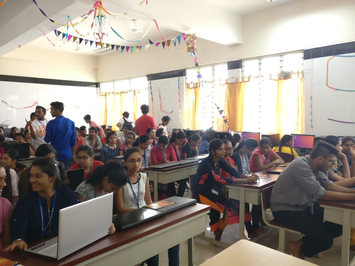 fsmk_org's tweet image. At Government Engineering College, Hassan. The #FreedomSoftware track is starting! 
#fsmk #fsf #LibreNotGratis #hassan #technology #FOSS