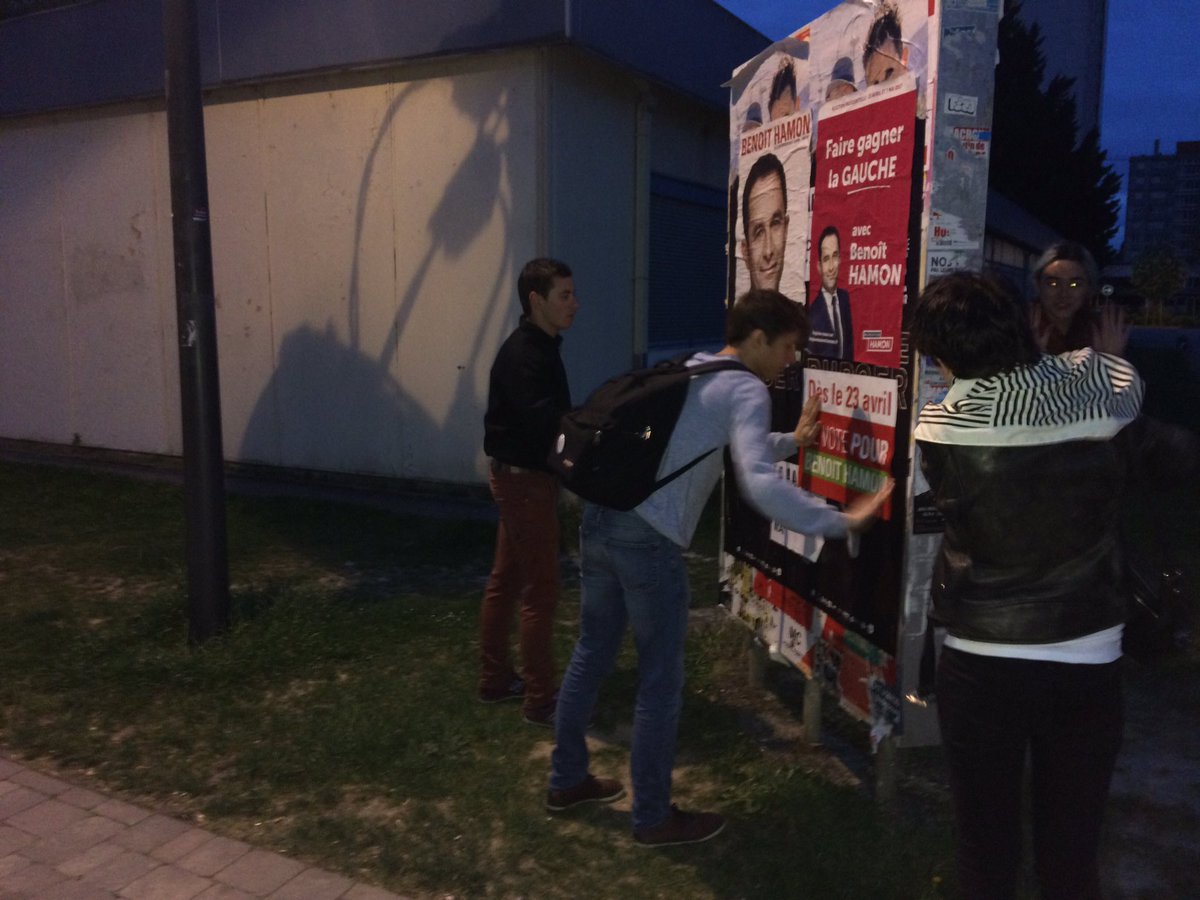 On colle ce matin à Strasbourg pour <a href="/benoithamon/">Benoît Hamon</a> sur le campus @gberthaut @AntoineUgolin <a href="/sigillmann/">Simon Gillmann</a> #Hamon2017 #dnainfos