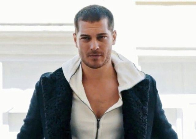 İçerde dizisinde Sarp gemileri yakacak! dlvr.it/Nt68lw