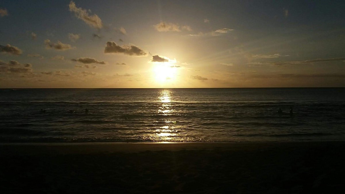 OumLfs's tweet image. #CampingIn4Words #esvibes sea + some good friends