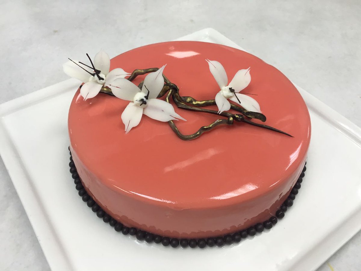 chefghadacooks's tweet photo. Chocolate glaze cake for special occasions! 😍
#cakes🎂 #glazecake #dubaichef #dubaicakemaker #sharjahcakes #sharjahbakers #dubaicake #dubai https://t.co/2AsEMyjc7l