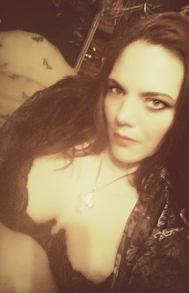 EmberDivine's tweet image. Sessions are filling up fast. If u want to book get with me soon muah