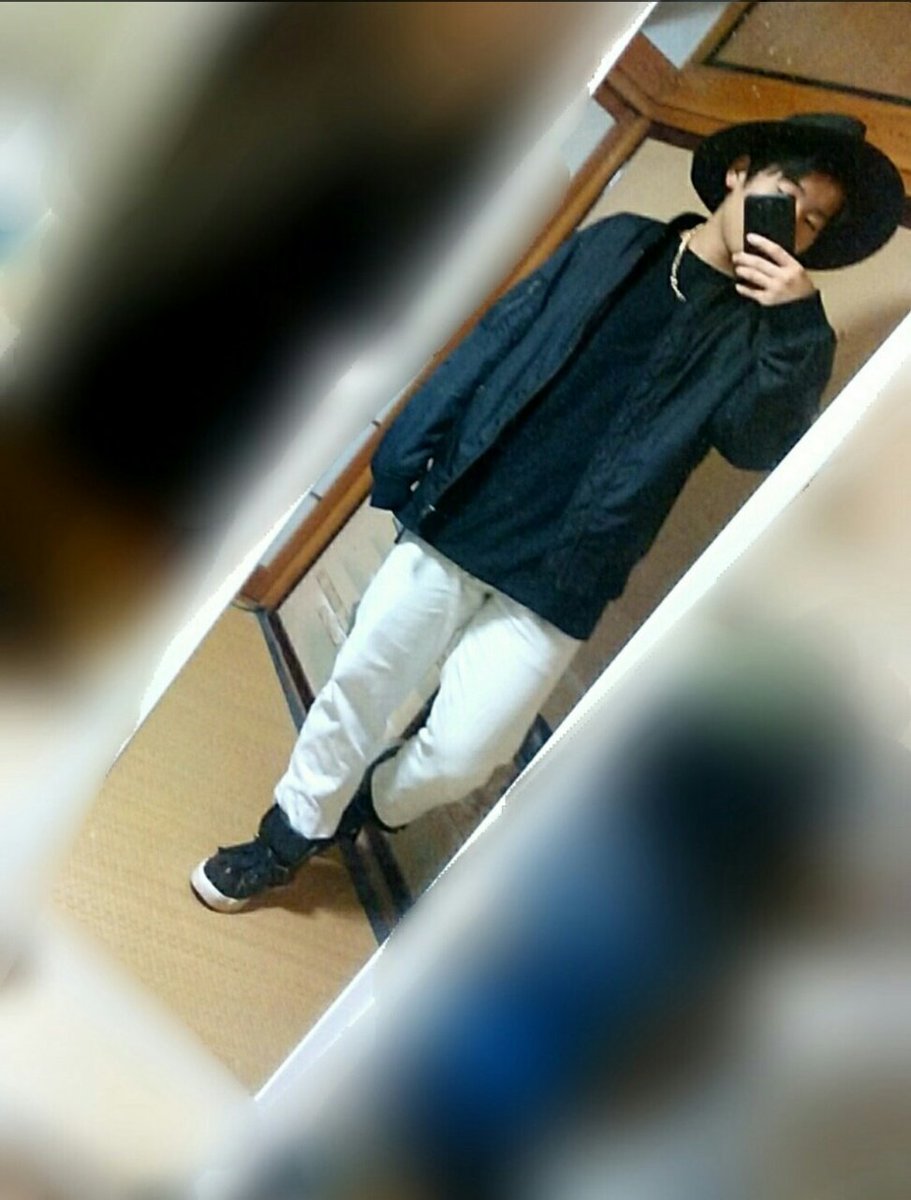 sore_nise's tweet photo. 白のパンツ履く人大体ダサい説 https://t.co/E8qwma7nfz