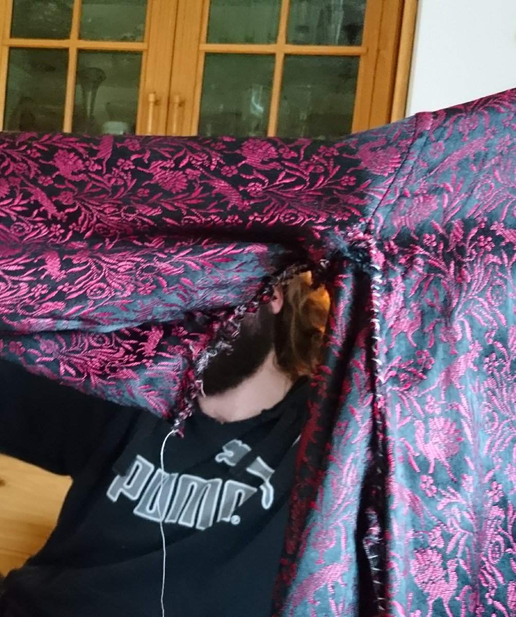 MariaAlling's tweet photo. Det här är verkligen _varje__gång_ jag försöker sy nåt https://t.co/OVLjLyFo8n