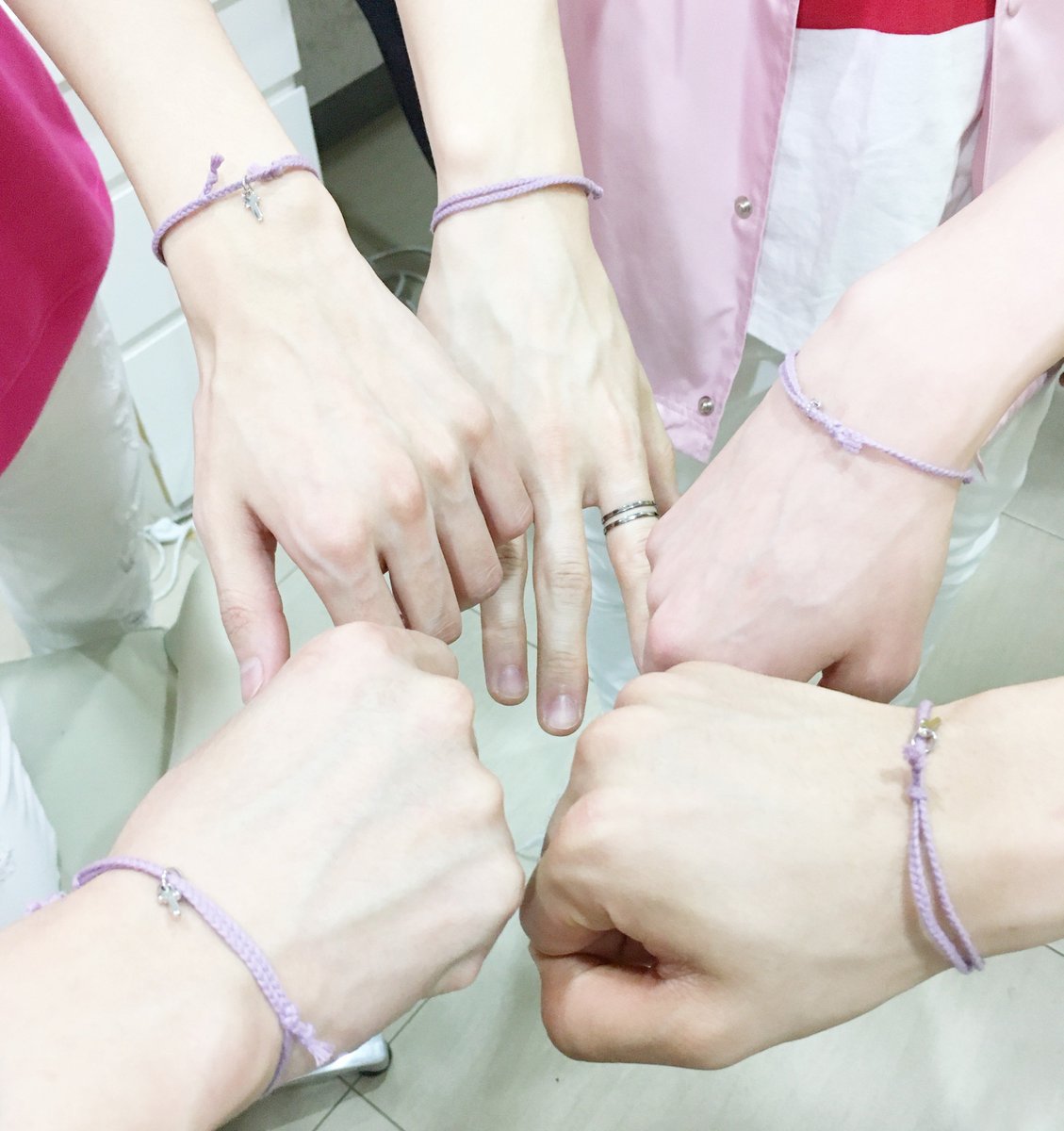 매일 소원을 생각하며 소중한 #엔젤링 장착하고 무대에 오르는 틴탑! 엔젤 여러분! 오늘 Mnet #엠카운트다운 에서 #틴탑 의 #재밌어? 무대를 본방사수 해주세요~