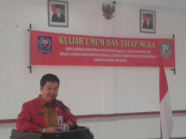 bpsdmbengkulu's tweet photo. KULIAH UMUM &amp; TATAP MUKA Kepala BPSDM Kementerian Dalam Negeri #bengkulu maju @ridwanmukti1963 https://t.co/tofZhttNdc