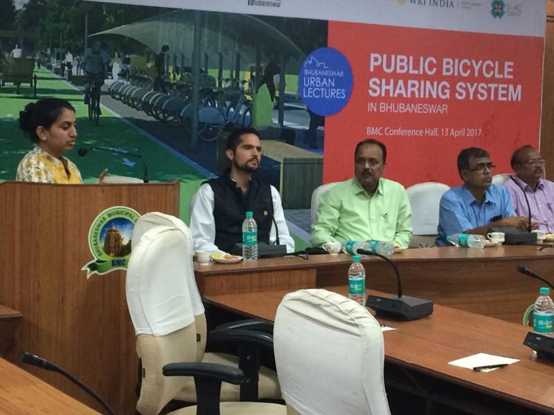 BSCL_BBSR's tweet image. @azrakhan87 sharing the highlights of the proposed #PublicBicycleSharing project to be implemented in Bhubaneswar #PBSinBBSR #SmartCity