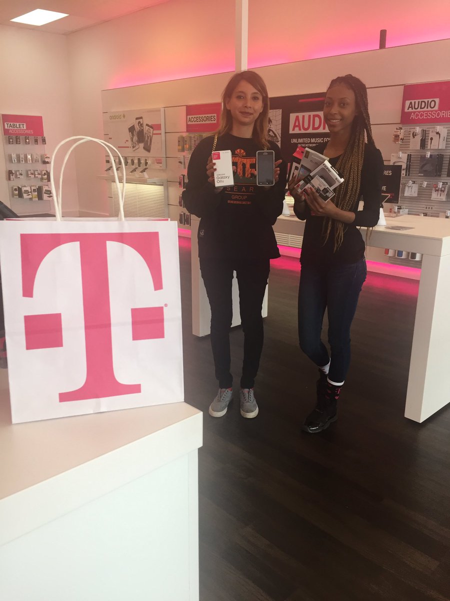 ATalamantes14's tweet photo. How great of a daughter is she ! Surprising her mother with a brand new Galaxy On 5 and an awesome accessory bundle! @nazarma @DarthNater87 https://t.co/6j1z3uy3k8