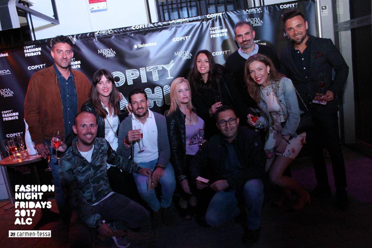 carmentessa's tweet photo. Gente guapa en nuestra primera #FashionNight!  #carmentessa #marcasaludable #copity @modanovaevents https://t.co/jW3idiLbJY