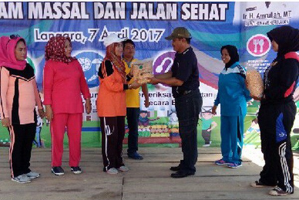 KabarKendari016's tweet photo. VUB Jagung hibrida Bima dan Jagung Komposit diperkenalkan di Konkep https://t.co/e9cUSqVWuM https://t.co/VfokueqgXk