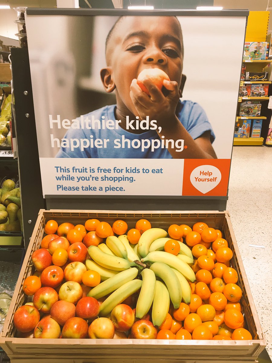 Tesco5406's tweet photo. We just love feeding the local kids healthy snacks 🙌🏽🙌🏽🙌🏽🙌🏽👌🏽 https://t.co/bX3FHF6kEt
