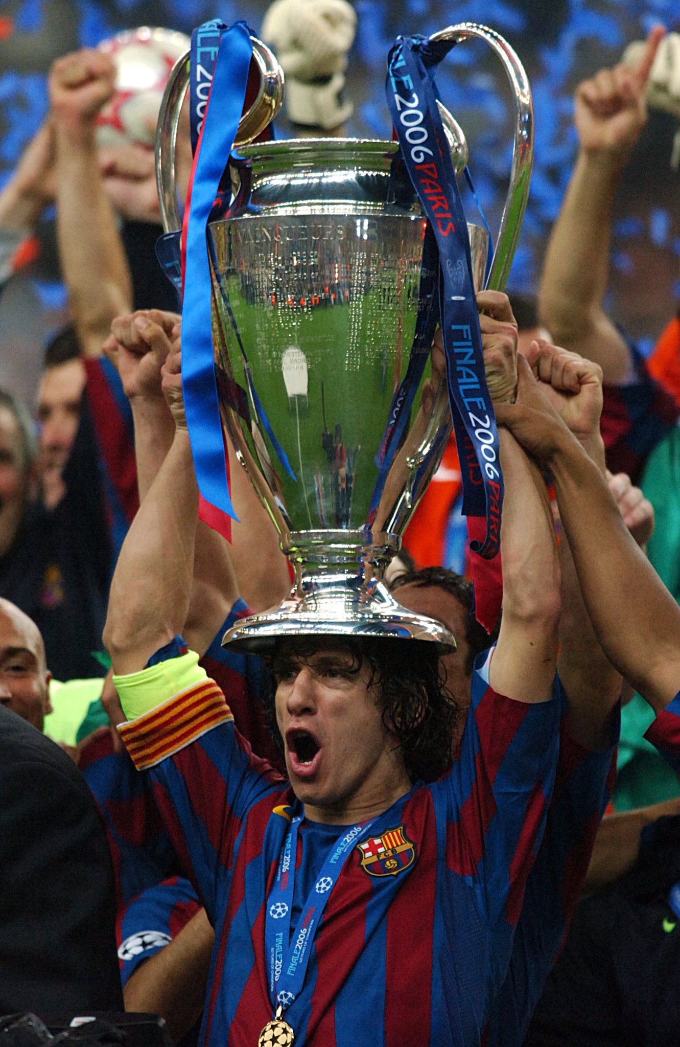  Carles Puyol...

- Seasons: 15

- Games: 663

- Trophies: 21

Happy birthday to the Barcelona legend 