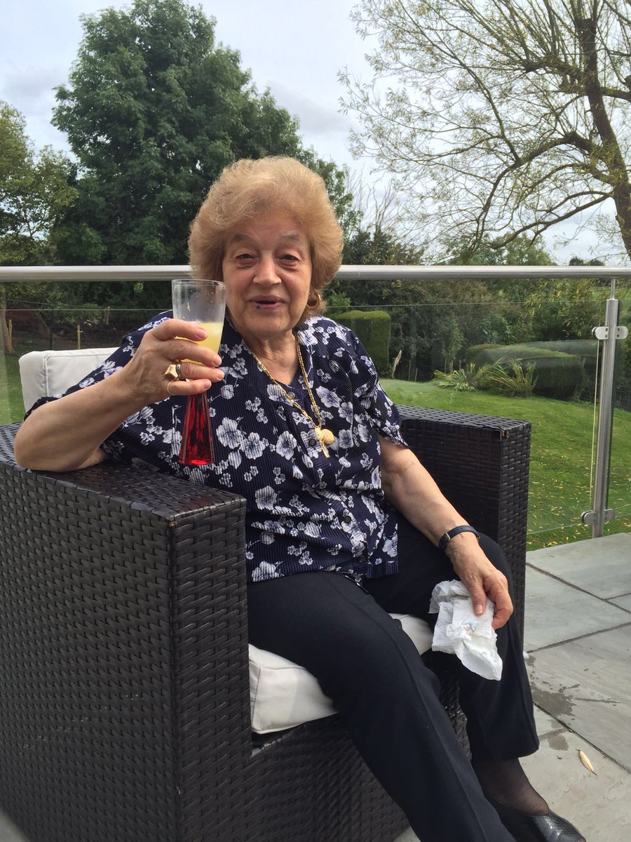 Savlicata's tweet photo. Happy 80th birthday to my amazing mum ❤ you https://t.co/3g7ie02TcB