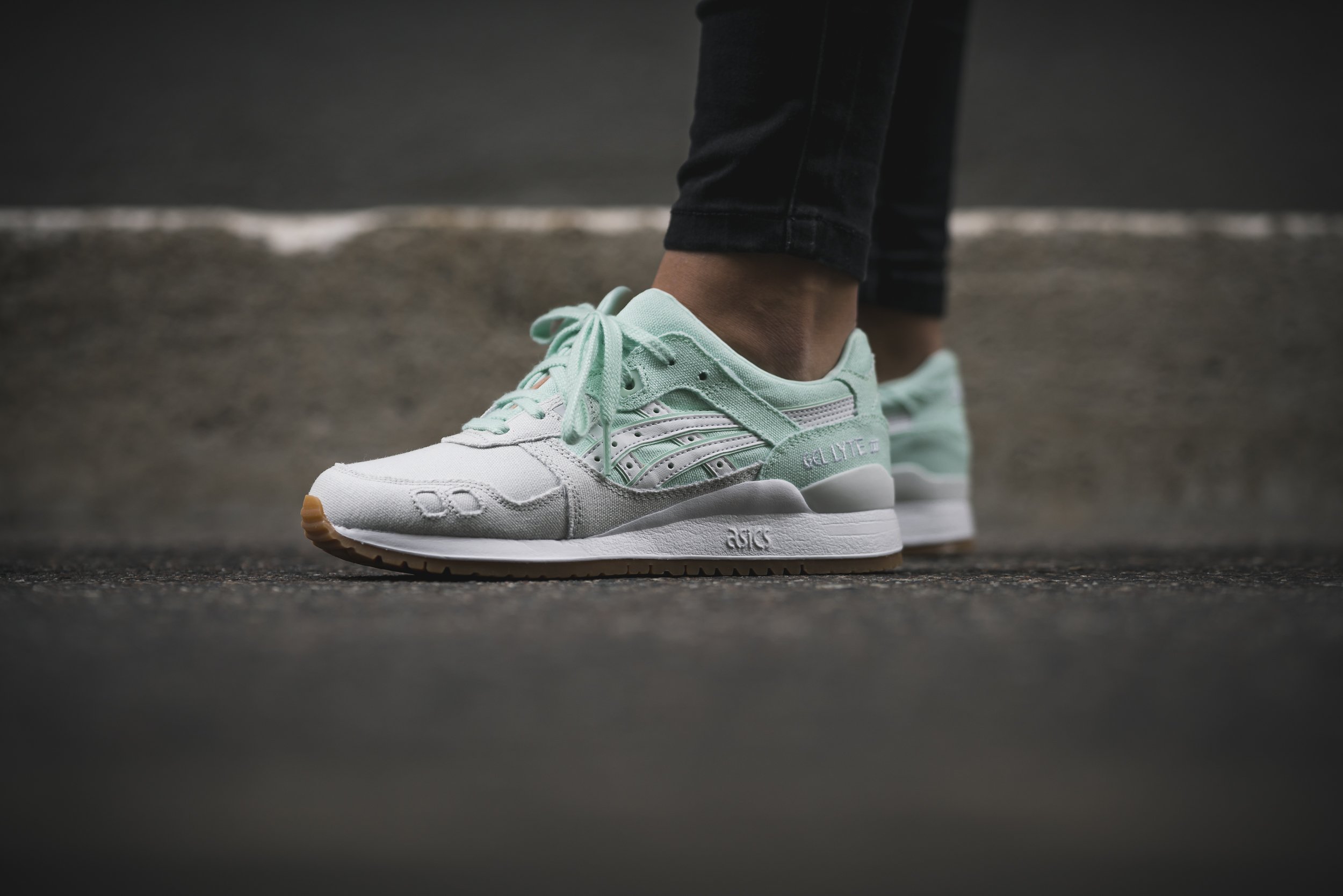 Pathologisch ader Correctie solebox on Twitter: "For the ladies: the asics Tiger Gel-Lyte III.  Available instore and online. https://t.co/J6DPCbN32Z  https://t.co/520W7E18En" / Twitter